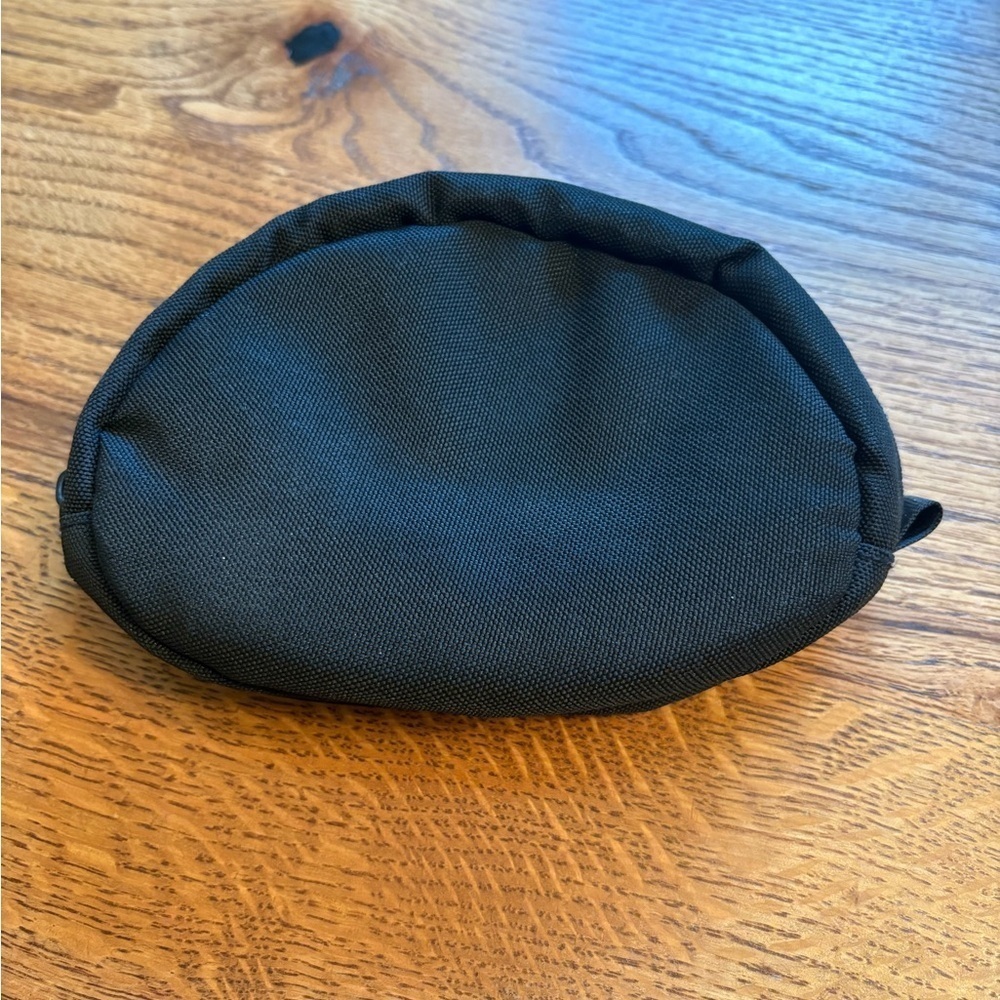 Beats headphone Black Carrying Case- Zipper and Beats Logo- CASE only - Picture 2 of 4